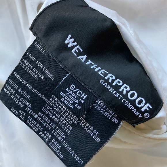 Reversible Weatherproof White and Faux Fur Vest - Picture 15 of 16